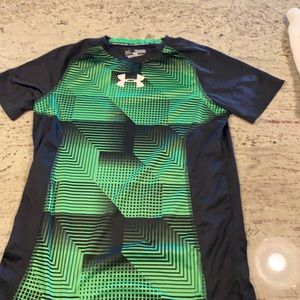 Boys uNder armour yxl tee shirt